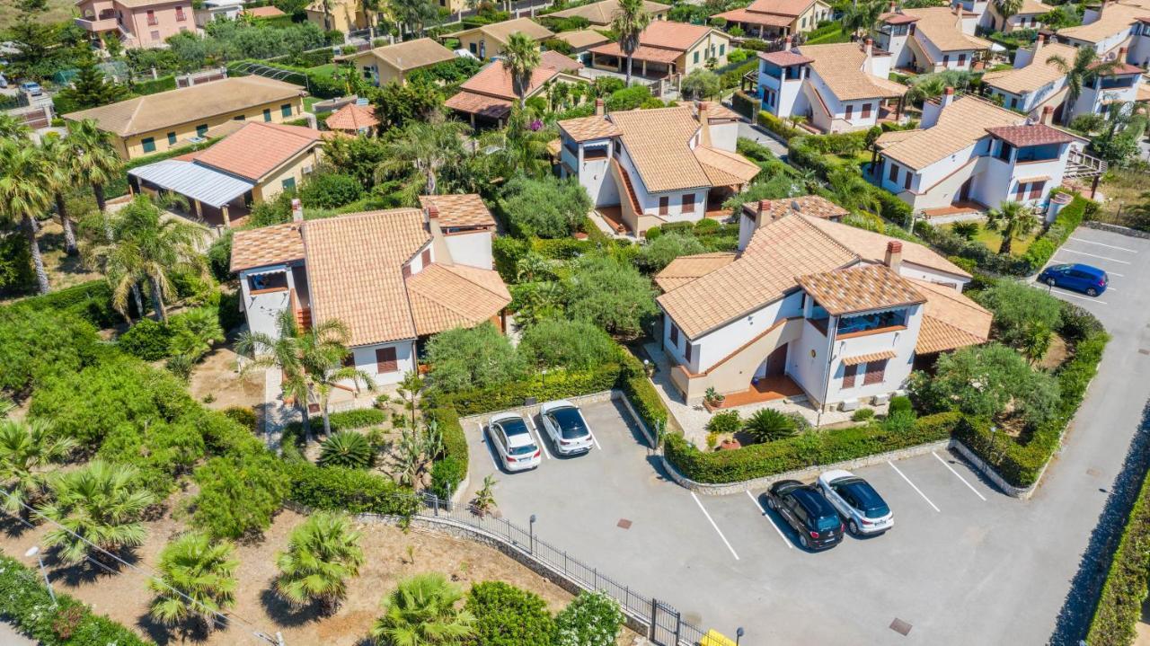Sole Mare Deluxe Villa Campofelice Di Roccella Bagian luar foto