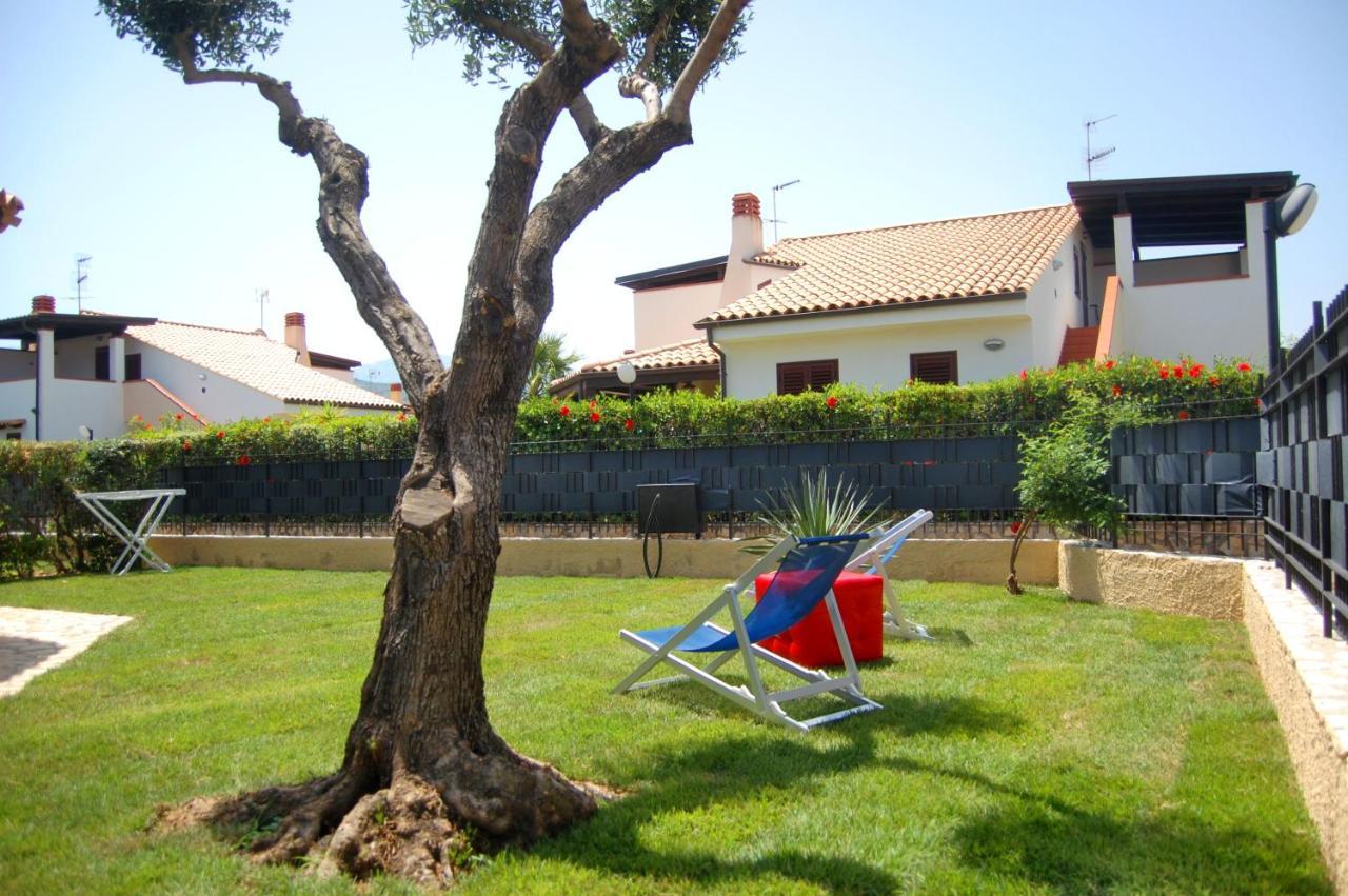Sole Mare Deluxe Villa Campofelice Di Roccella Bagian luar foto