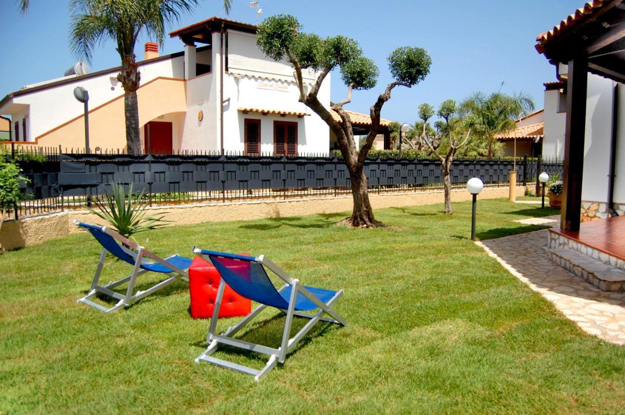 Sole Mare Deluxe Villa Campofelice Di Roccella Bagian luar foto