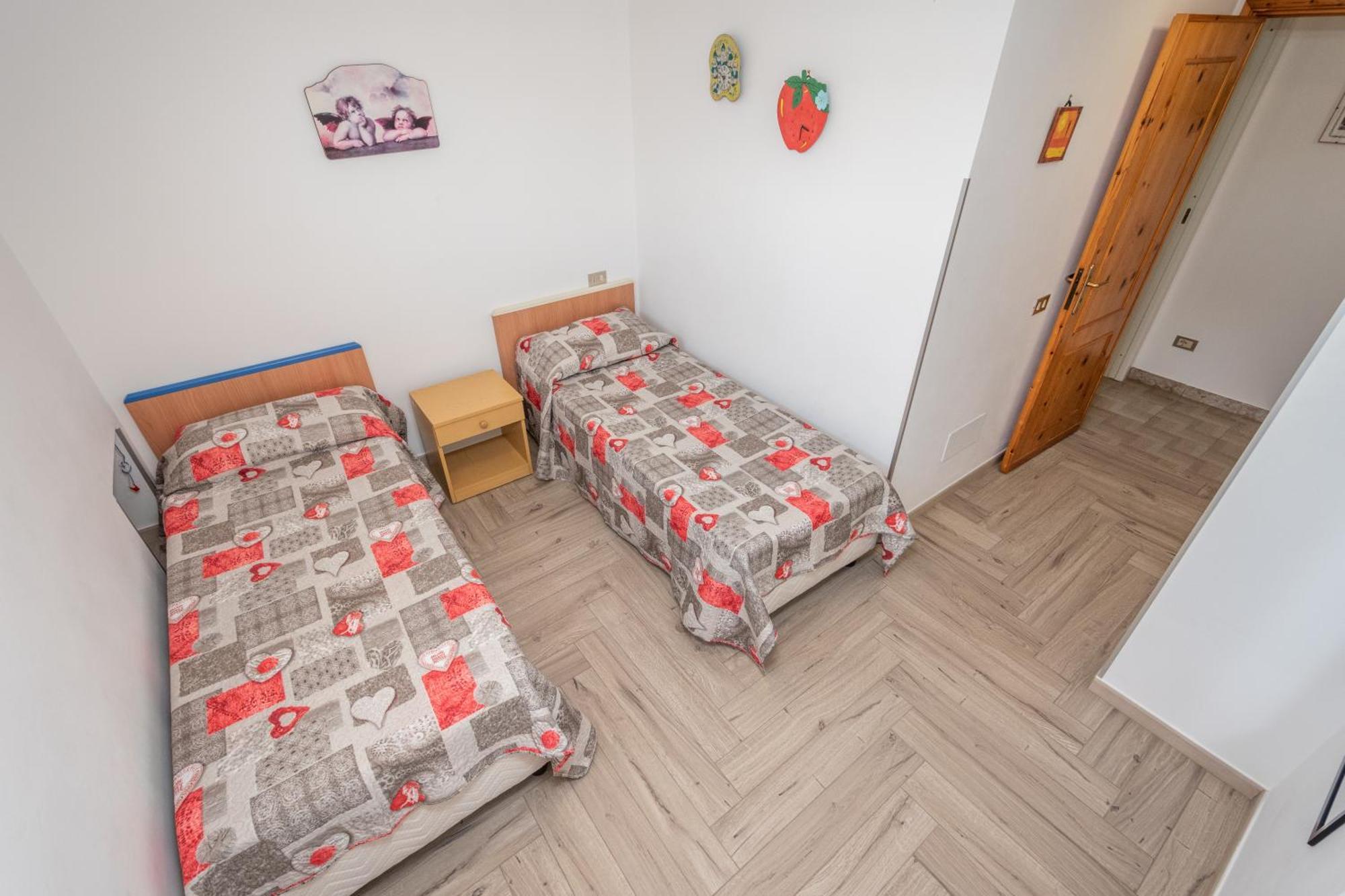 Sole Mare Deluxe Villa Campofelice Di Roccella Ruang foto