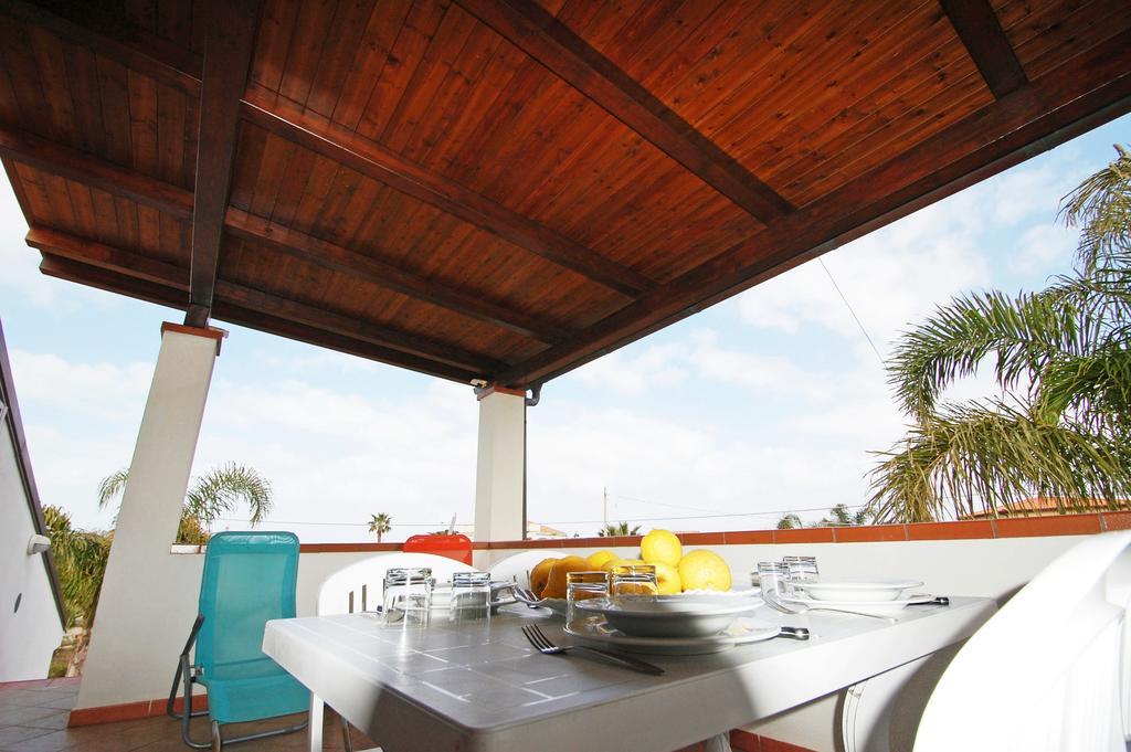 Sole Mare Deluxe Villa Campofelice Di Roccella Bagian luar foto